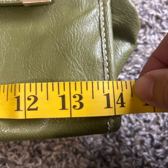 5/$25 Liz Claiborne olive green vegan leather spacious storage shoulder purse - Picture 9 of 14
